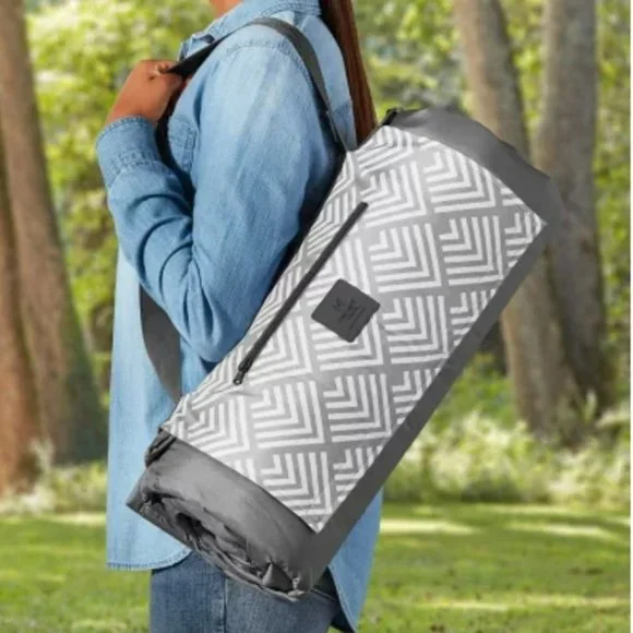 Oversized Blanket Reversable Colors: Grey, Blue, dark Blue - Picture 3 of 5